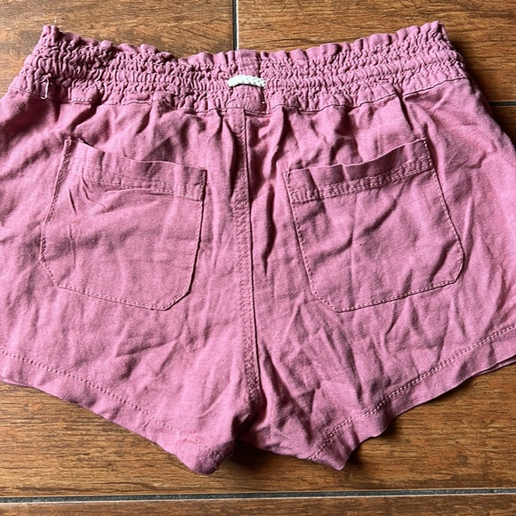 Comfy, lightweight linen shorts. - Picture 4 of 4